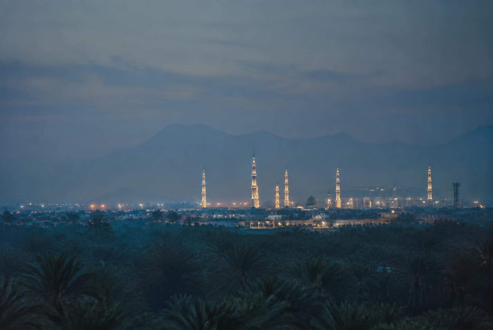 Masjid an-Nabawi at blue hour